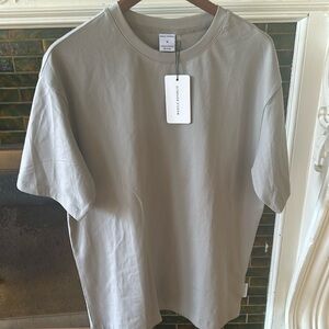 *NEVER WORN* tag still on muscle republic grey tee